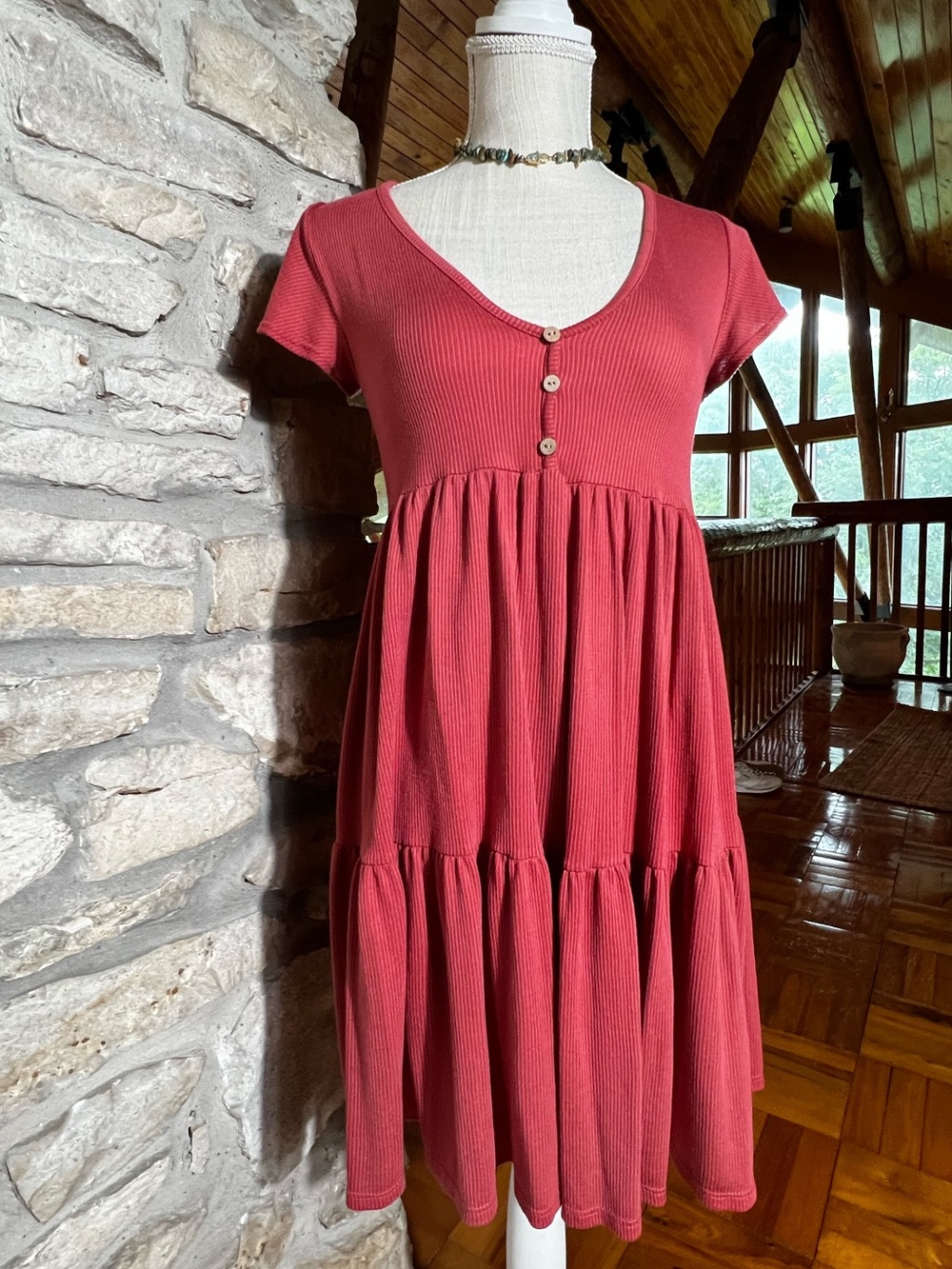 Women’s Short Sleeve Tiered Dress in Brick Red